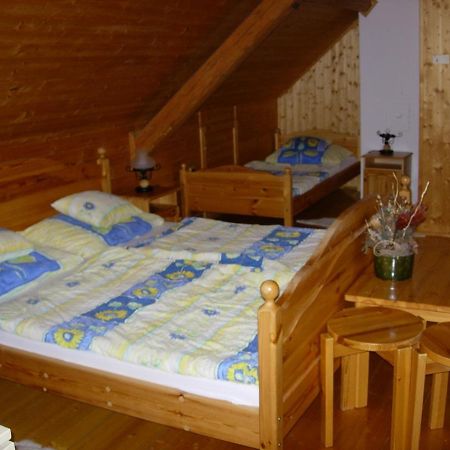 Nitt Pince Es Panzio Bed & Breakfast Kisharsany Exterior photo
