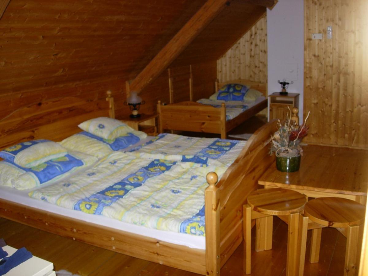 Nitt Pince Es Panzio Bed & Breakfast Kisharsany Exterior photo