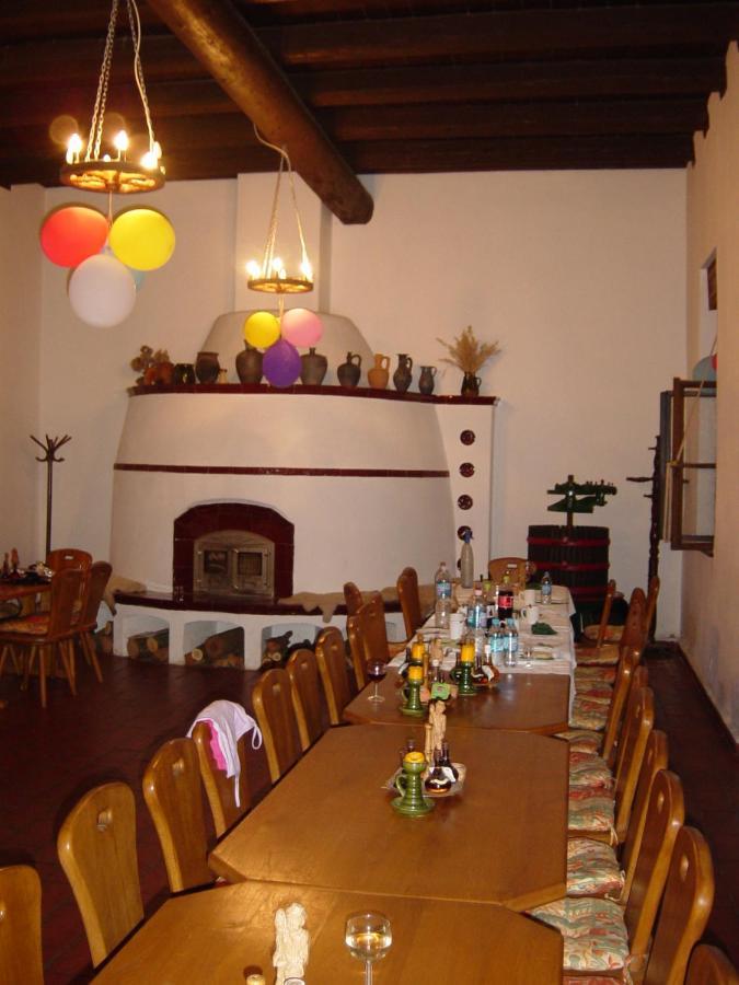 Nitt Pince Es Panzio Bed & Breakfast Kisharsany Exterior photo